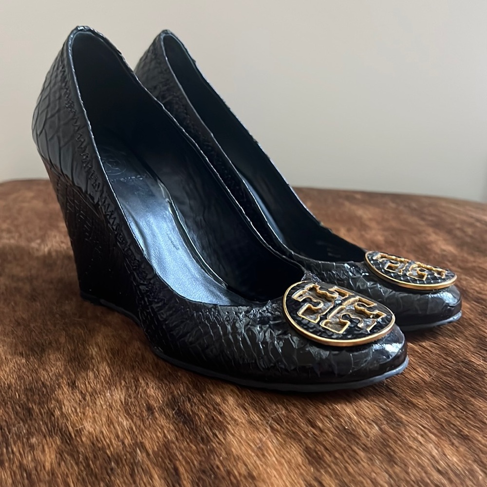 Tory Burch Wedges Black “croc” patent leather Size 7m